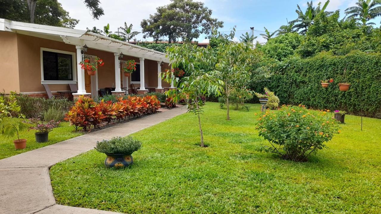 Airport Costa Rica Bed and breakfast *