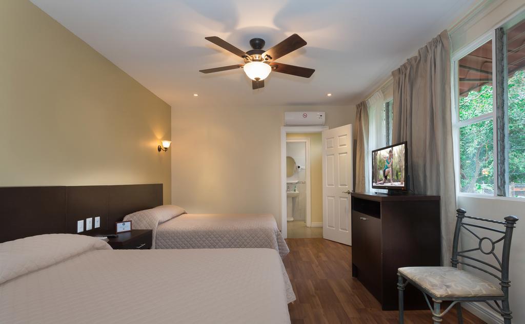 Airport Costa Rica Bed and breakfast *